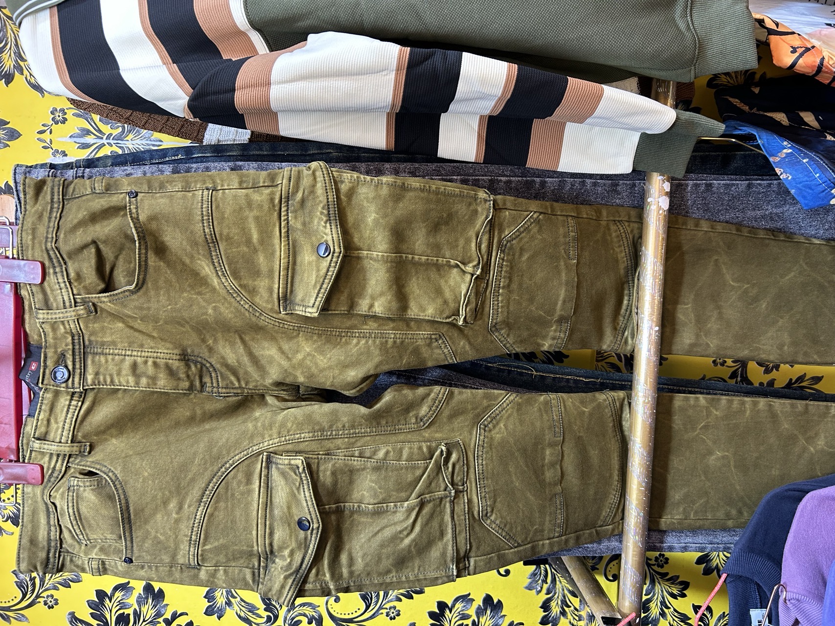 Side pocket jeans